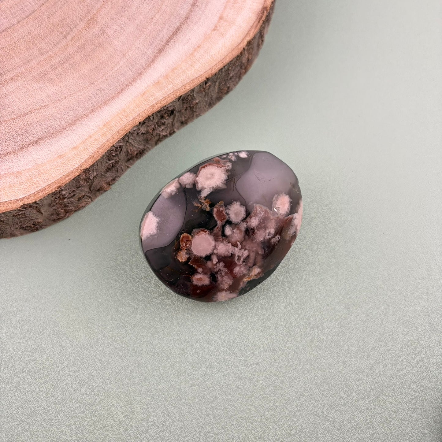 Black Flower Agate Plam