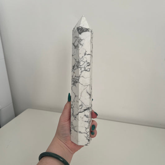 Statement Howlite Tower